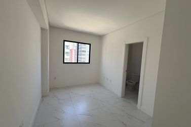 Apartamento &agrave; venda - 129m&sup2; - Meia Praia