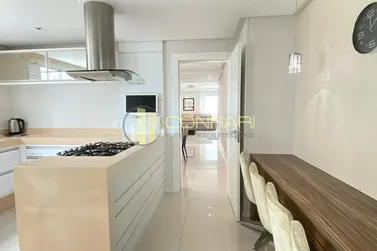 Apartamento &agrave; venda - 221m&sup2; - meia praia