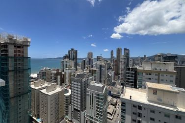 Apartamento &agrave; venda - 184m&sup2; - Meia Praia