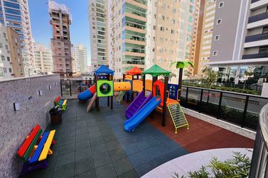 Apartamento &agrave; venda - 184m&sup2; - Meia Praia
