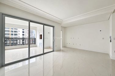 Apartamento &agrave; venda - 130m&sup2; - Centro