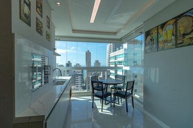 Apartamento para alugar - 148m&sup2; - Meia Praia