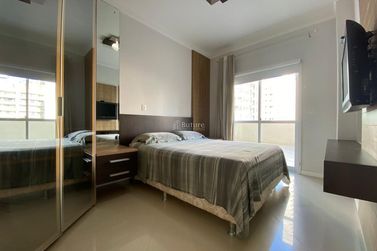 Apartamento &agrave; venda - 143m&sup2; - Meia Praia