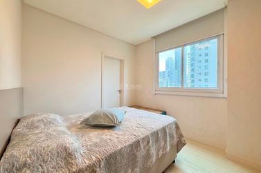 Apartamento &agrave; venda - 135m&sup2; - Meia Praia