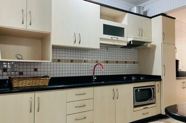 Apartamento &agrave; venda - 110m&sup2; - Meia Praia