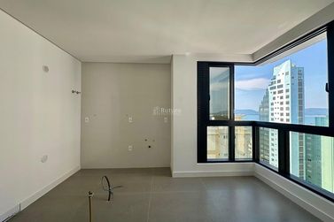 Apartamento &agrave; venda - 130m&sup2; - Meia Praia