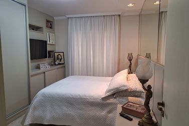 Apartamento &agrave; venda - 214m&sup2; - Meia Praia
