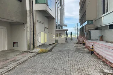 Apartamento para alugar - 94m&sup2; - Meia Praia