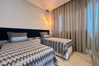 Apartamento &agrave; venda - 153m&sup2; - Meia Praia