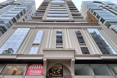 Apartamento &agrave; venda - 125m&sup2; - Meia Praia