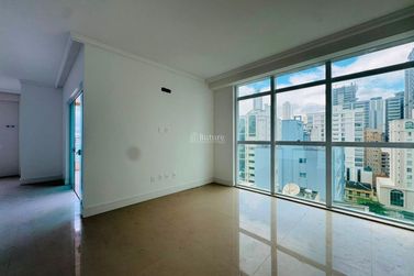 Apartamento &agrave; venda - 166m&sup2; - Meia Praia