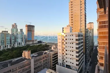 Apartamento &agrave; venda - 127m&sup2; - Meia Praia