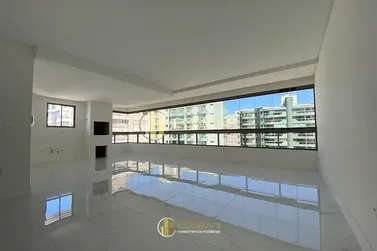 Apartamento &agrave; venda - 150m&sup2; - Meia Praia
