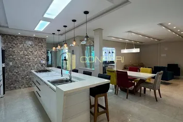Casa &agrave; venda - 340m&sup2; - Meia Praia