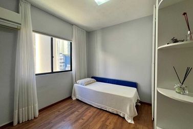 Apartamento &agrave; venda - 140m&sup2; - Meia Praia