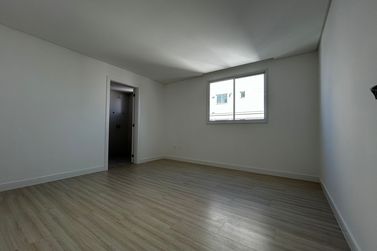 Apartamento &agrave; venda - 133m&sup2; - Meia Praia