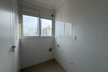 Apartamento &agrave; venda - 125m&sup2; - Meia Praia