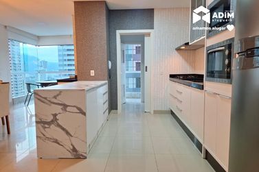 Apartamento para alugar - 134m&sup2; - Meia Praia