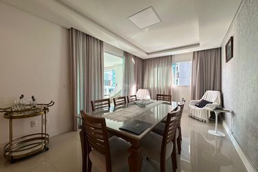 Apartamento &agrave; venda - 163m&sup2; - Meia Praia