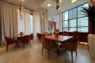 Apartamento &agrave; venda - 162m&sup2; - Meia Praia