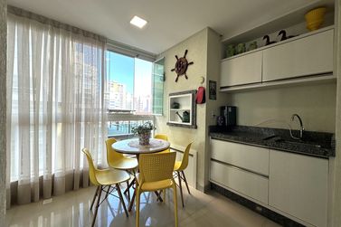 Apartamento &agrave; venda - 122m&sup2; - Meia Praia