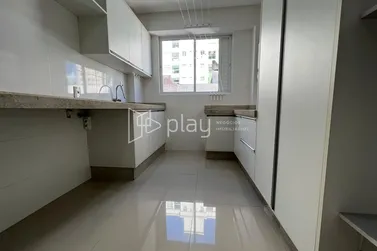 Apartamento &agrave; venda - 178m&sup2; - Meia Praia