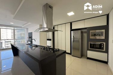 Apartamento para alugar - 190m&sup2; - Meia Praia