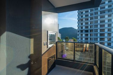 Apartamento &agrave; venda - 130m&sup2; - Meia Praia
