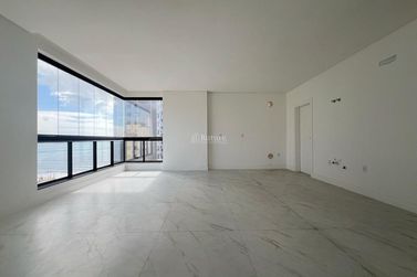 Apartamento &agrave; venda - 129m&sup2; - Meia Praia