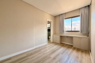 Apartamento &agrave; venda - 114m&sup2; - Meia Praia