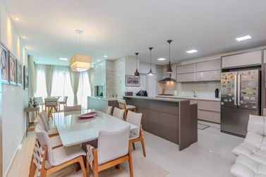 Apartamento &agrave; venda - 135m&sup2; - Meia Praia