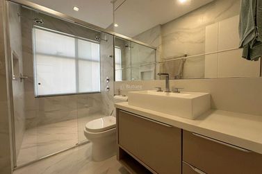 Apartamento &agrave; venda - 187m&sup2; - Meia Praia