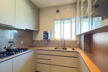 Apartamento &agrave; venda - 188m&sup2; - Meia Praia