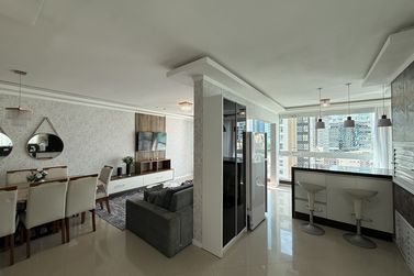 Apartamento &agrave; venda - 120m&sup2; - Meia Praia