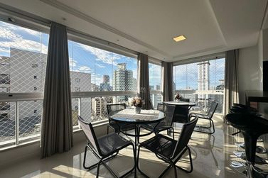 Apartamento &agrave; venda - 134m&sup2; - Meia Praia