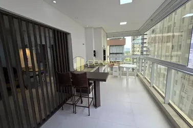 Apartamento &agrave; venda - 130m&sup2; - Meia Praia