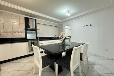 Apartamento &agrave; venda - 165m&sup2; - Centro