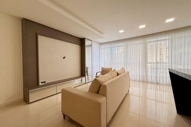 Apartamento &agrave; venda - 220m&sup2; - Meia Praia