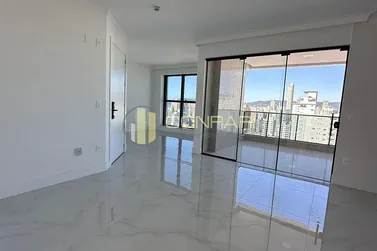 Apartamento &agrave; venda - 135m&sup2; - meia praia
