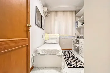 Apartamento &agrave; venda - 110m&sup2; - Meia Praia
