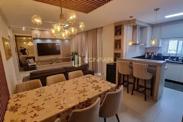 Apartamento &agrave; venda - 120m&sup2; - Meia Praia