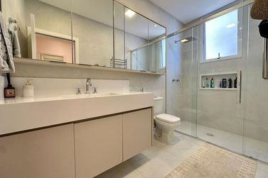 Apartamento &agrave; venda - 190m&sup2; - Meia Praia