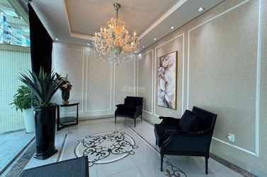 Apartamento &agrave; venda - 180m&sup2; - Meia Praia