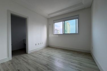 Apartamento &agrave; venda - 125m&sup2; - Meia Praia
