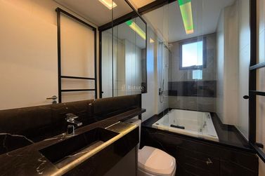 Apartamento &agrave; venda - 162m&sup2; - Meia Praia