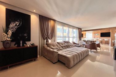 Apartamento &agrave; venda - 148m&sup2; - Meia Praia