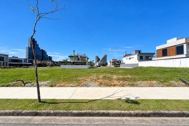 Terreno &agrave; venda - 360m&sup2; - Jardim Dourado