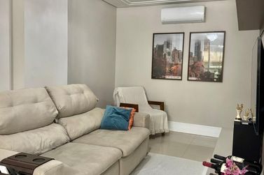 Apartamento &agrave; venda - 118m&sup2; - Meia Praia