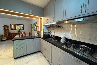 Apartamento &agrave; venda - 147m&sup2; - Meia Praia