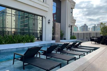 Apartamento &agrave; venda - 180m&sup2; - Meia Praia
